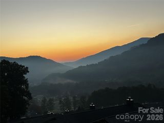 33 Flint Lane, Maggie Valley, NC 28751