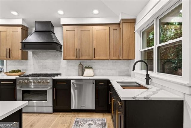 656 Channing Drive NW, Atlanta, GA 30318