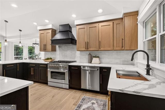 656 Channing Drive NW, Atlanta, GA 30318