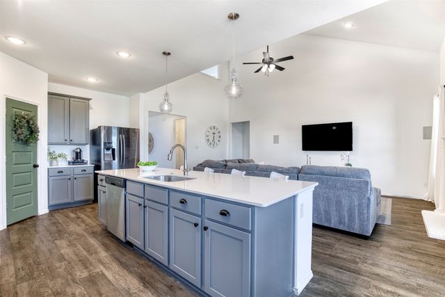 1437 Pleasant Knoll Trail, Aubrey, TX 76227