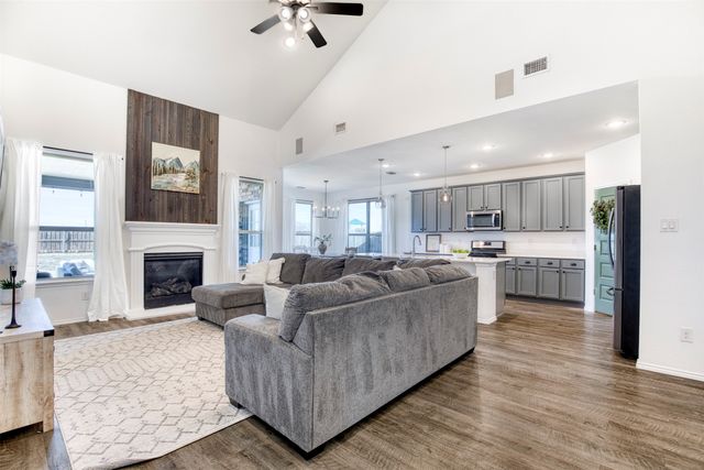 1437 Pleasant Knoll Trail, Aubrey, TX 76227