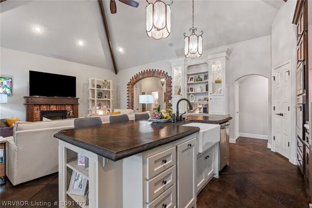 8409 Stoneshire Drive, Fort Smith, AR 72916