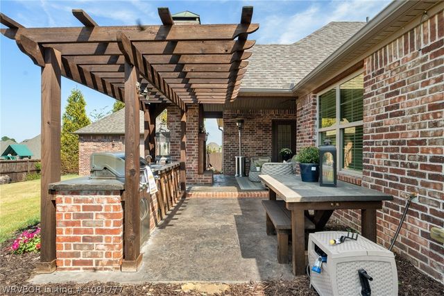 8409 Stoneshire Drive, Fort Smith, AR 72916