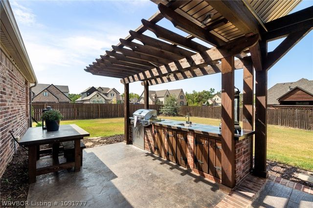 8409 Stoneshire Drive, Fort Smith, AR 72916
