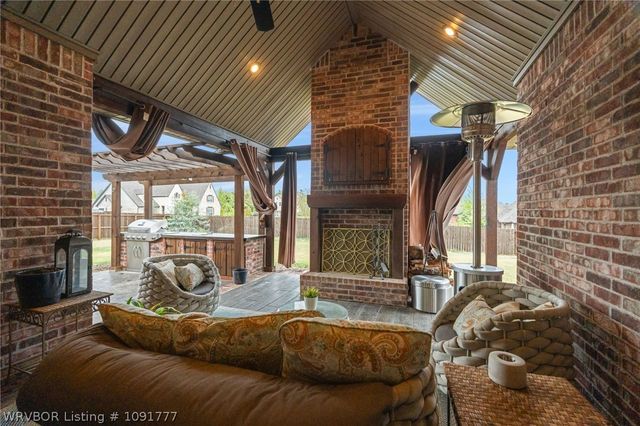 8409 Stoneshire Drive, Fort Smith, AR 72916