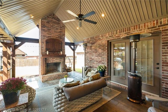 8409 Stoneshire Drive, Fort Smith, AR 72916