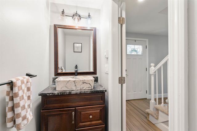 26 Wedgewood Drive, Londonderry, NH 03053