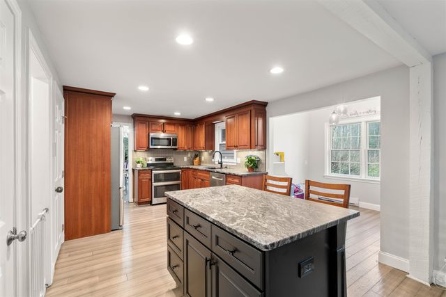 26 Wedgewood Drive, Londonderry, NH 03053