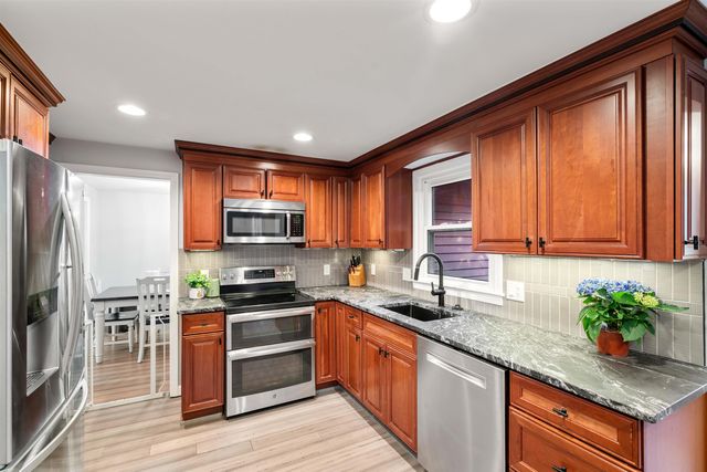 26 Wedgewood Drive, Londonderry, NH 03053