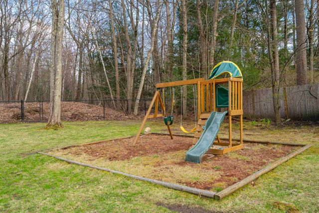 26 Wedgewood Drive, Londonderry, NH 03053