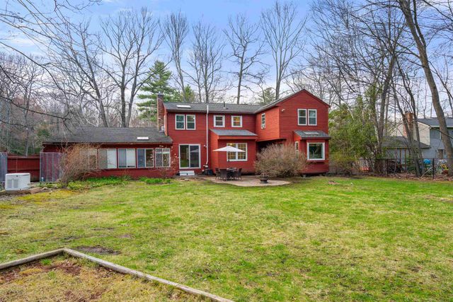 26 Wedgewood Drive, Londonderry, NH 03053