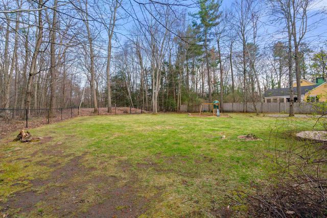 26 Wedgewood Drive, Londonderry, NH 03053