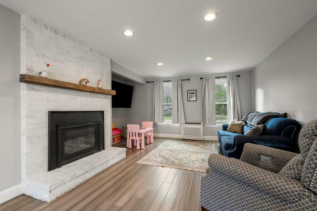 26 Wedgewood Drive, Londonderry, NH 03053