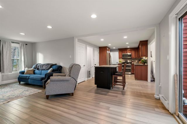 26 Wedgewood Drive, Londonderry, NH 03053