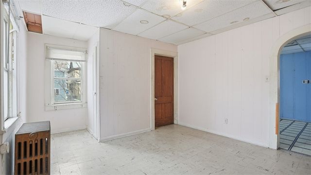 328 W New Castle, City Of But Nw, PA 16001