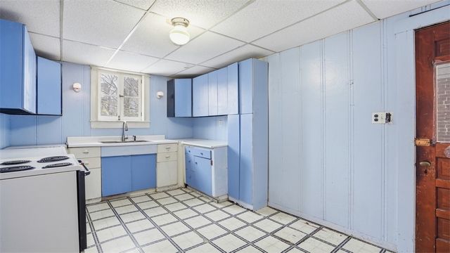 328 W New Castle, City Of But Nw, PA 16001