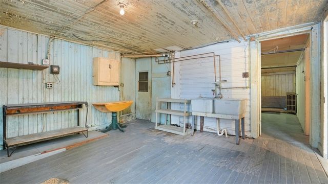 328 W New Castle, City Of But Nw, PA 16001