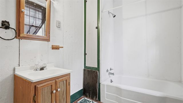 328 W New Castle, City Of But Nw, PA 16001