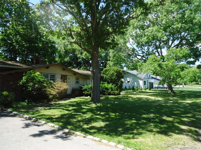 8 Graham Road, Hampton Bays, NY 11946