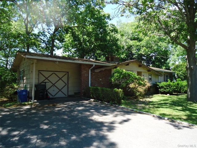 8 Graham Road, Hampton Bays, NY 11946
