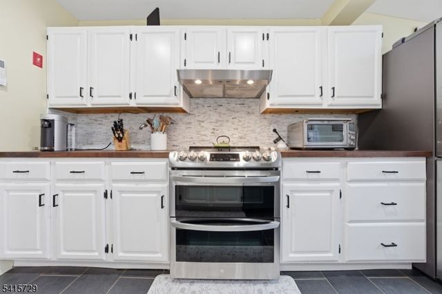 18 Erie Ave, Rockaway Twp., NJ 07866