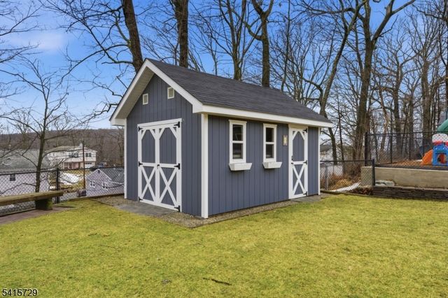 18 Erie Ave, Rockaway Twp., NJ 07866