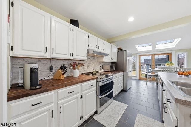 18 Erie Ave, Rockaway Twp., NJ 07866