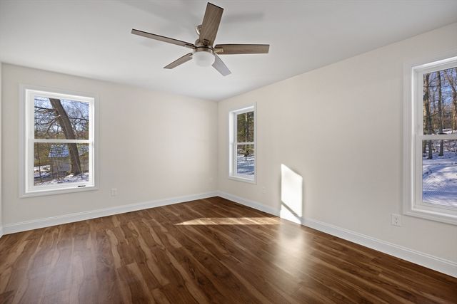 132 Kibbe Rd, East Longmeadow, MA 01028