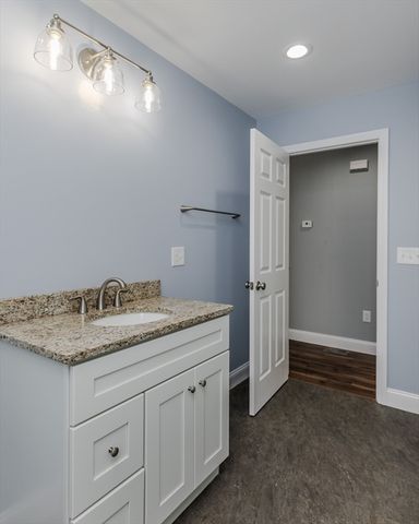 132 Kibbe Rd, East Longmeadow, MA 01028