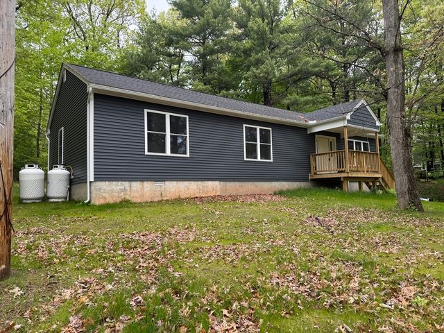 132 Kibbe Rd, East Longmeadow, MA 01028
