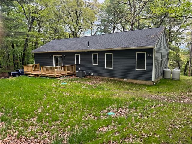 132 Kibbe Rd, East Longmeadow, MA 01028