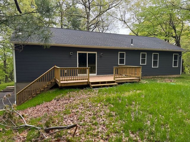 132 Kibbe Rd, East Longmeadow, MA 01028