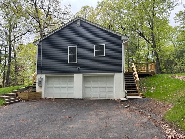 132 Kibbe Rd, East Longmeadow, MA 01028