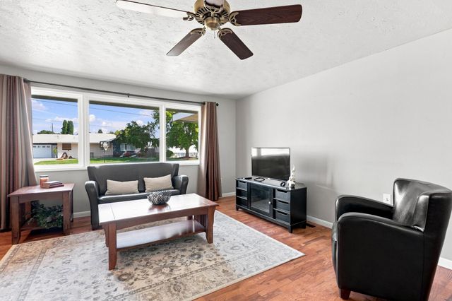 10510 E Desmet Ave, Spokane Valley, WA 99206