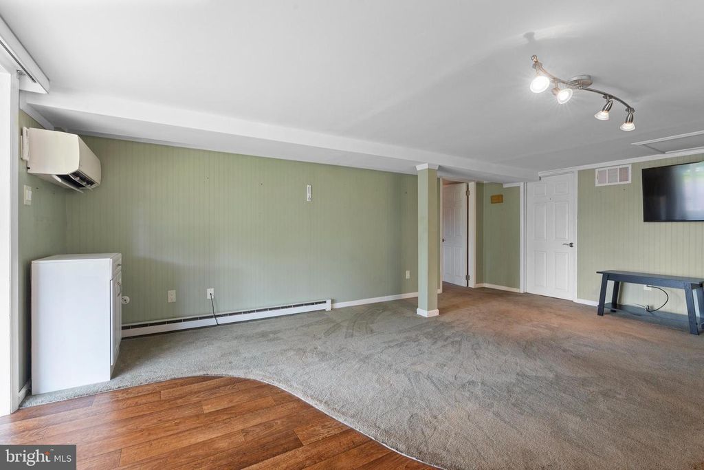 648 CREAMERY RD, Telford, PA 18969