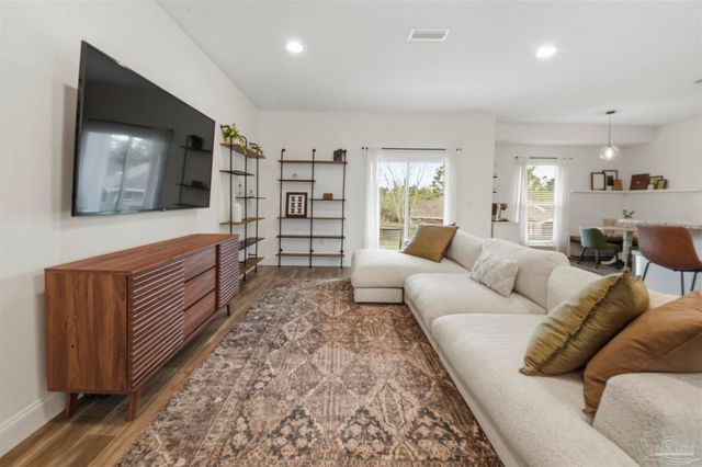 400 Scooter Cv, Crestview, FL 32539