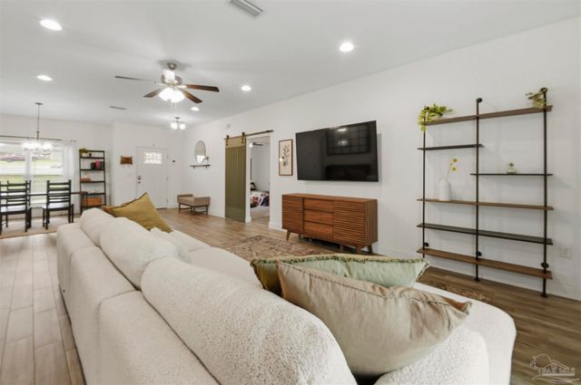 400 Scooter Cv, Crestview, FL 32539