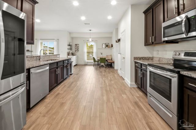 400 Scooter Cv, Crestview, FL 32539