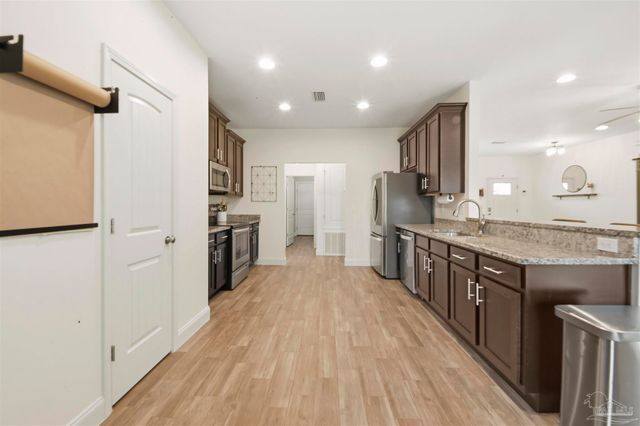 400 Scooter Cv, Crestview, FL 32539