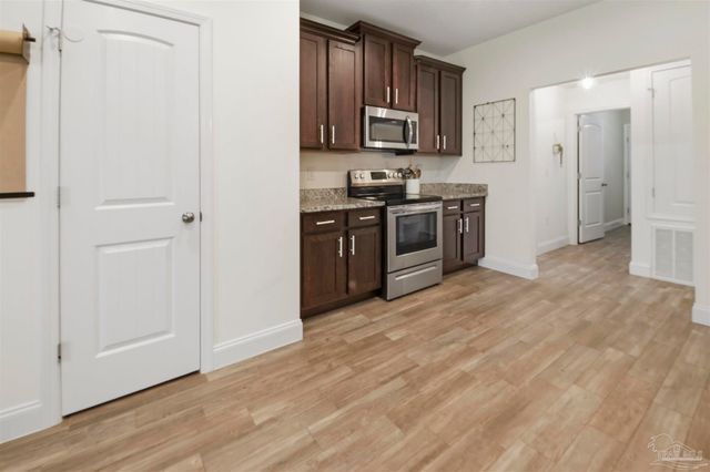 400 Scooter Cv, Crestview, FL 32539