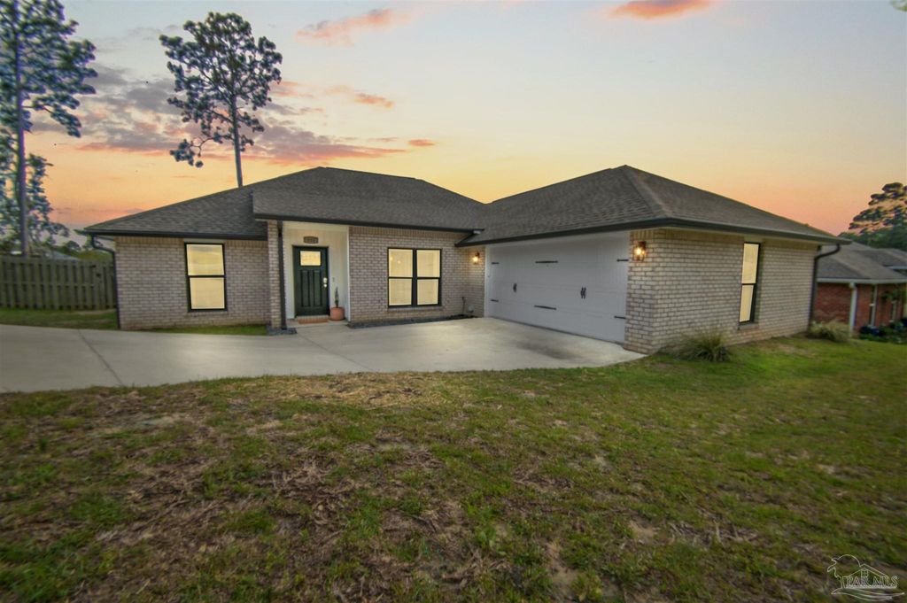 400 Scooter Cv, Crestview, FL 32539