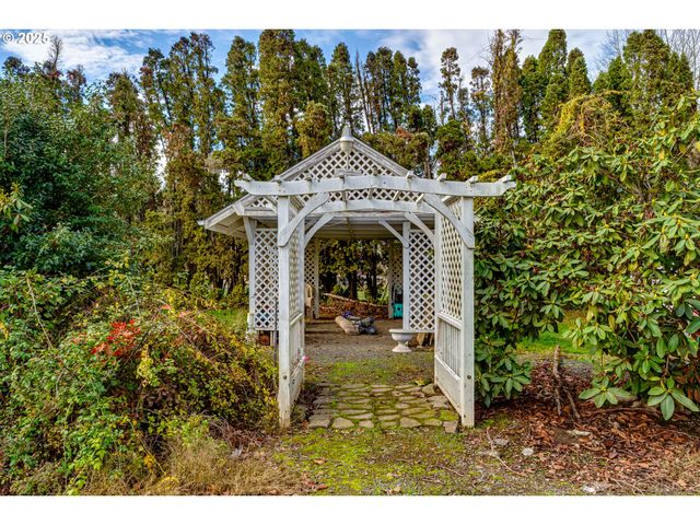 27194 HUEY Ln, Eugene, OR 97402