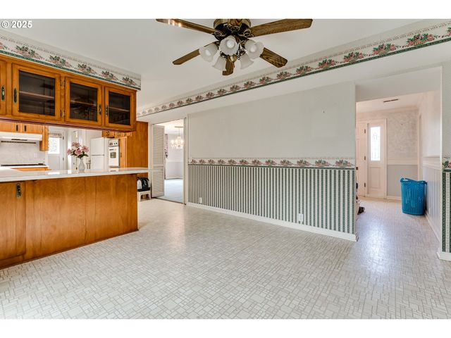 27194 HUEY Ln, Eugene, OR 97402