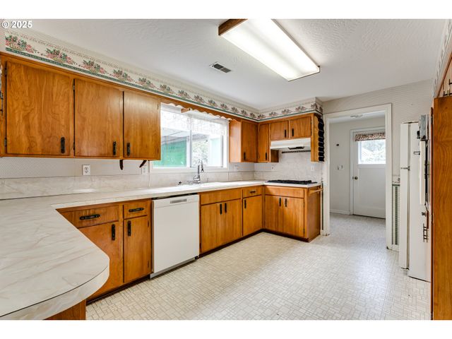 27194 HUEY Ln, Eugene, OR 97402