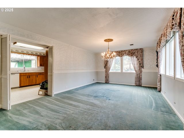 27194 HUEY Ln, Eugene, OR 97402