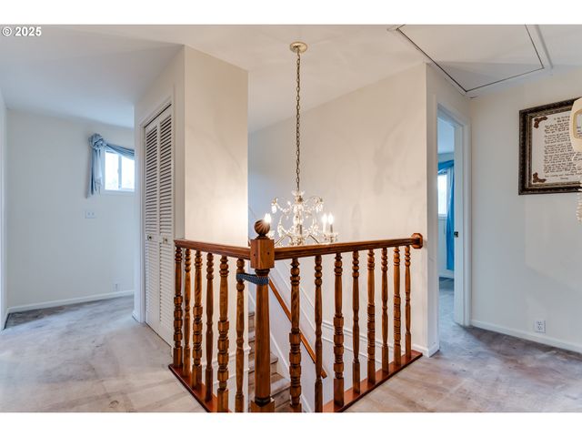 27194 HUEY Ln, Eugene, OR 97402