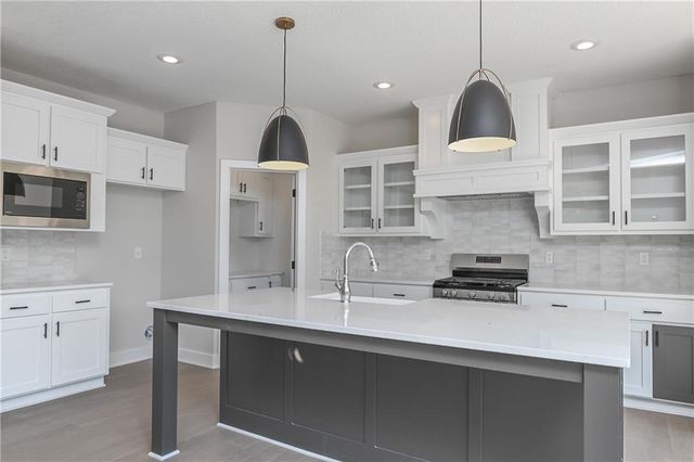 23819 W 59th Terrace, Shawnee, KS 66226