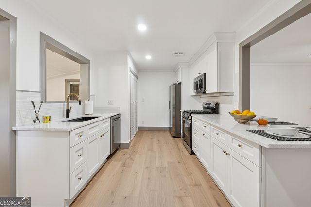 2010 Glenroy Drive SE, Smyrna, GA 30080