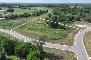 17190 Galloway Drive, Stilwell, KS 66085