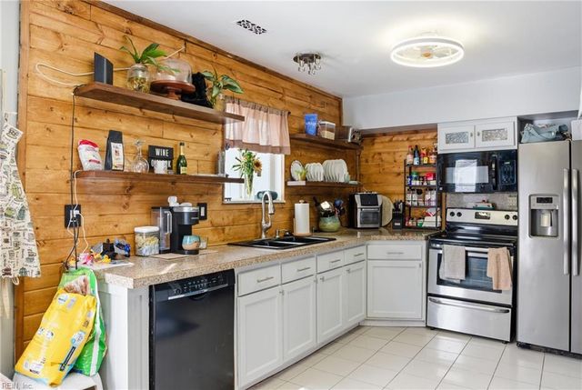 3805 Tiffany LN, Virginia Beach, VA 23456